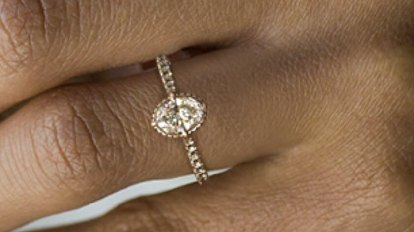oval petit engagement ring